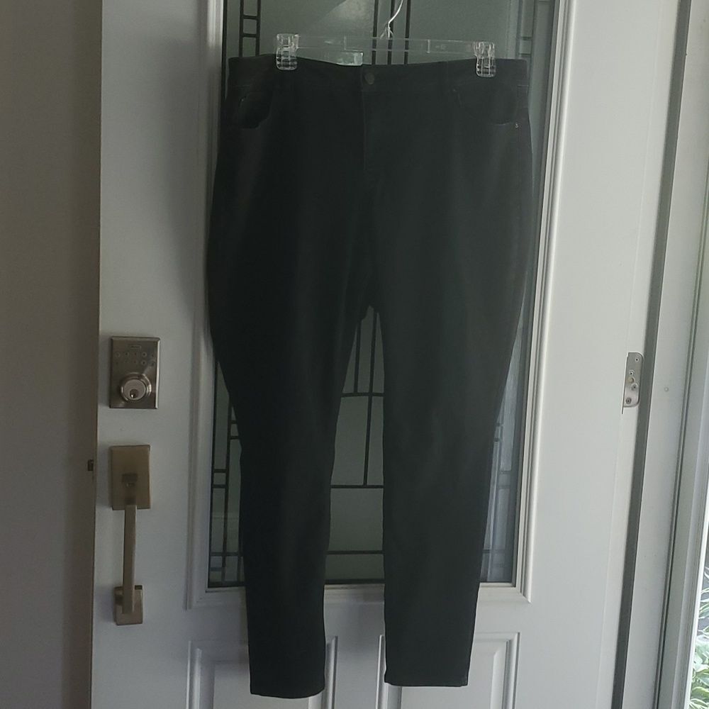 Stretch jeans like new! sz 18w very comfy.  Est 1948 black
